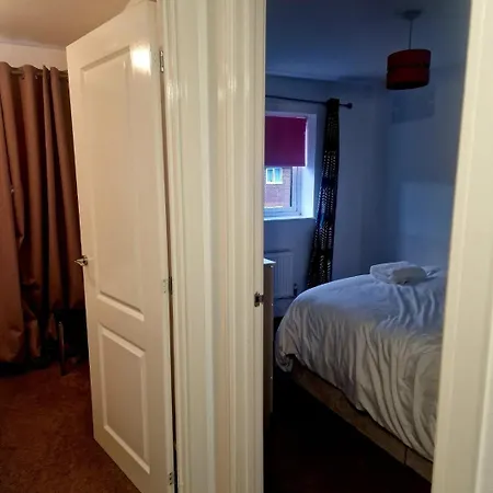 Well Furnished 3 Bedroom House In A Cosy Estate In Bolton Exterior photo