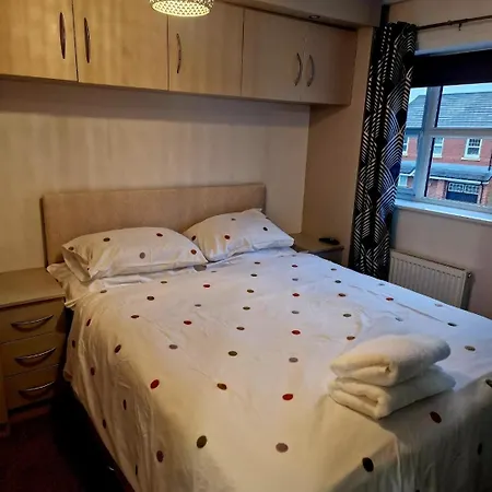 Well Furnished 3 Bedroom House In A Cosy Estate In Bolton Exterior photo