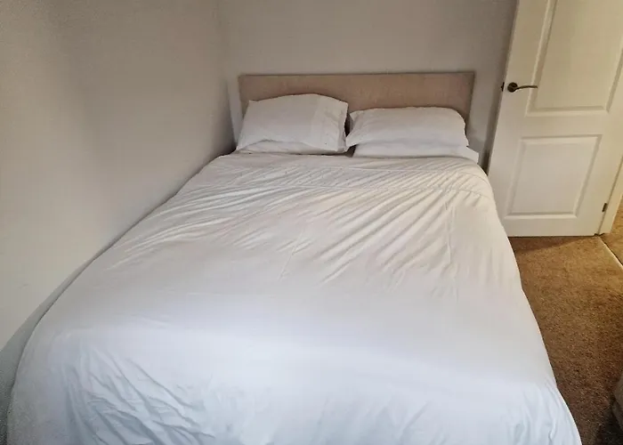 Well Furnished 3 Bedroom House In A Cosy Estate In Bolton