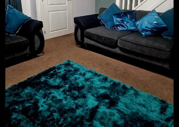 Well Furnished 3 Bedroom House In A Cosy Estate In Bolton