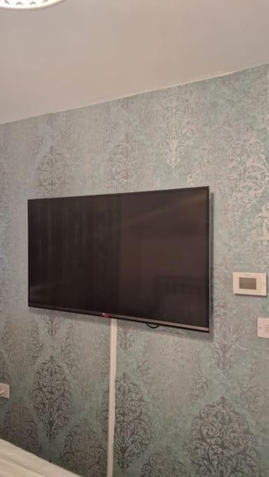 Apartment Well Furnished 3 Bedroom House In A Cosy Estate In Bolton