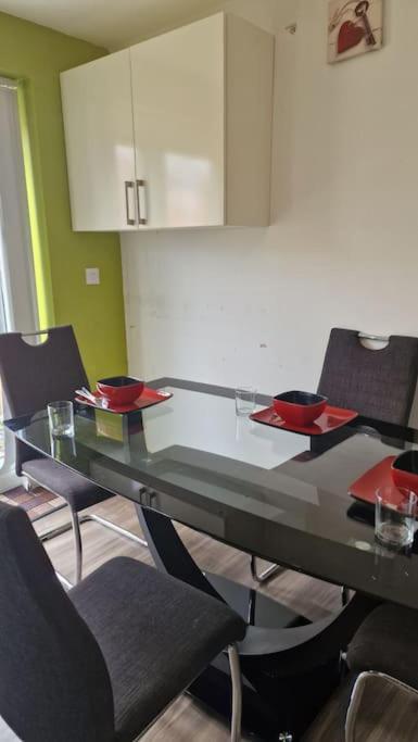 Well Furnished 3 Bedroom House In A Cosy Estate In Apartment *
