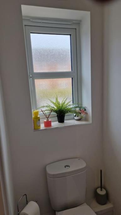 Well Furnished 3 Bedroom House In A Cosy Estate In Bolton