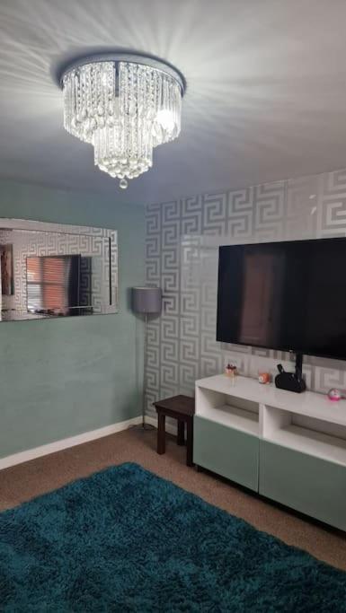 Well Furnished 3 Bedroom House In A Cosy Estate In * Bolton