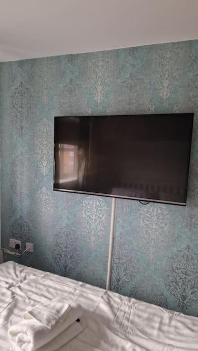 Apartment Well Furnished 3 Bedroom House In A Cosy Estate In