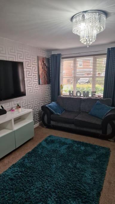 Well Furnished 3 Bedroom House In A Cosy Estate In * Bolton