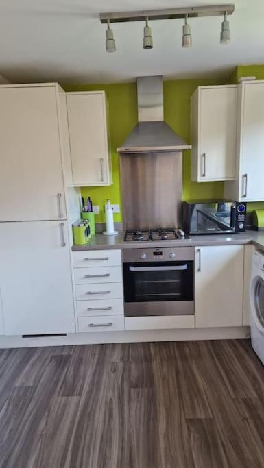 Well Furnished 3 Bedroom House In A Cosy Estate In Apartment Bolton