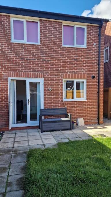 Well Furnished 3 Bedroom House In A Cosy Estate In Apartment