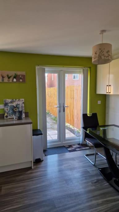 Well Furnished 3 Bedroom House In A Cosy Estate In Apartment