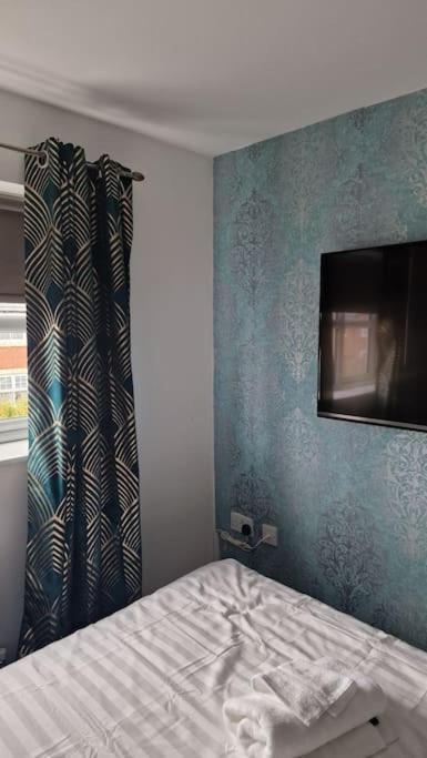 Well Furnished 3 Bedroom House In A Cosy Estate In Apartment *