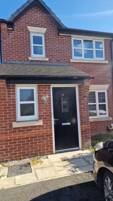 Well Furnished 3 Bedroom House In A Cosy Estate In Apartment Bolton