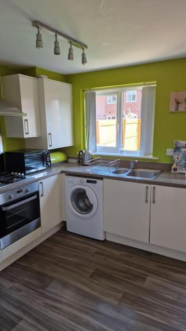 Well Furnished 3 Bedroom House In A Cosy Estate In * Bolton