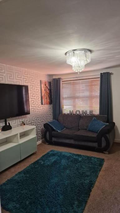 Apartment Well Furnished 3 Bedroom House In A Cosy Estate In *
