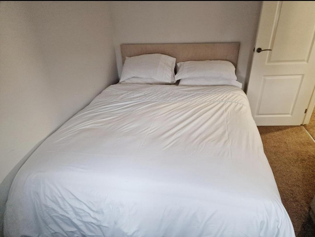 Well Furnished 3 Bedroom House In A Cosy Estate In Bolton