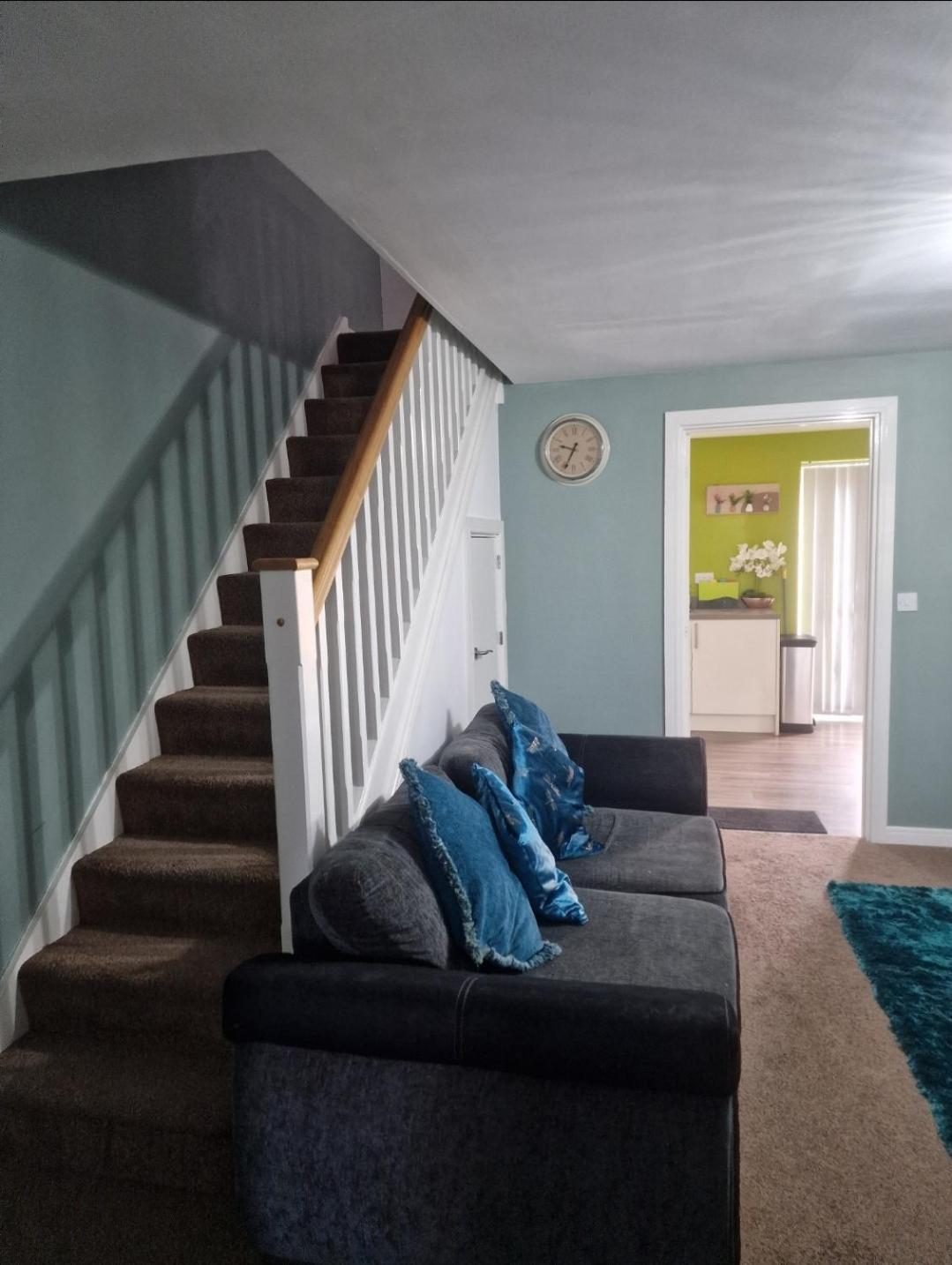 Well Furnished 3 Bedroom House In A Cosy Estate In Apartment